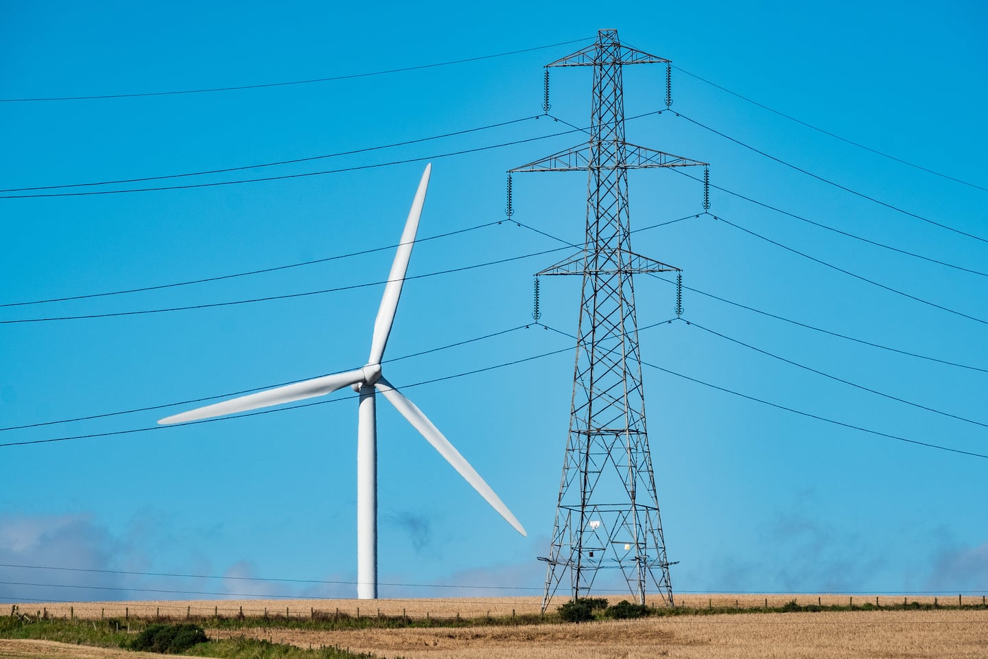 wind-turbine-near-transmission-towers-near-laurencekirk.jpg
