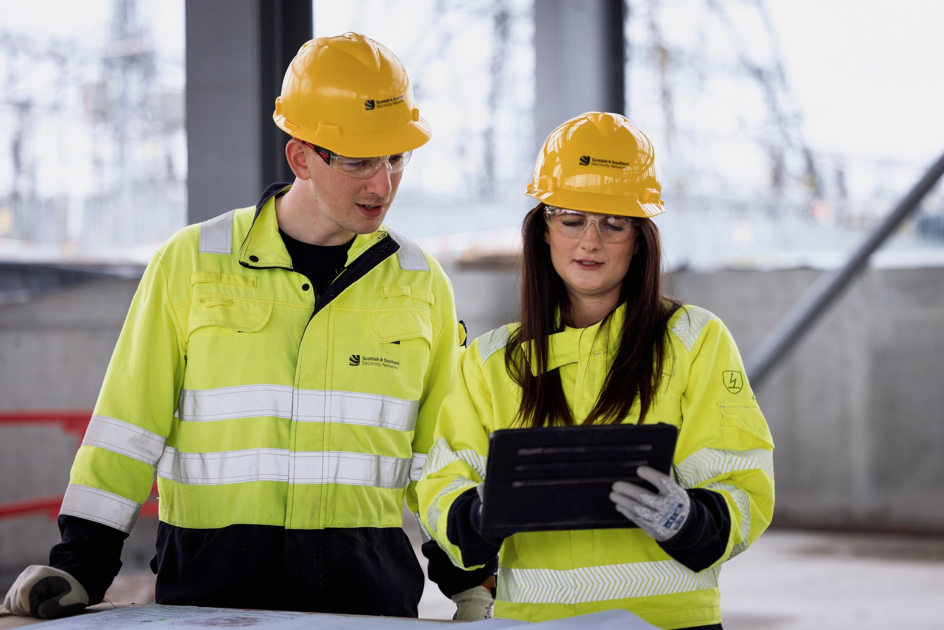 An image of two apprentices at SSEN Transmission
