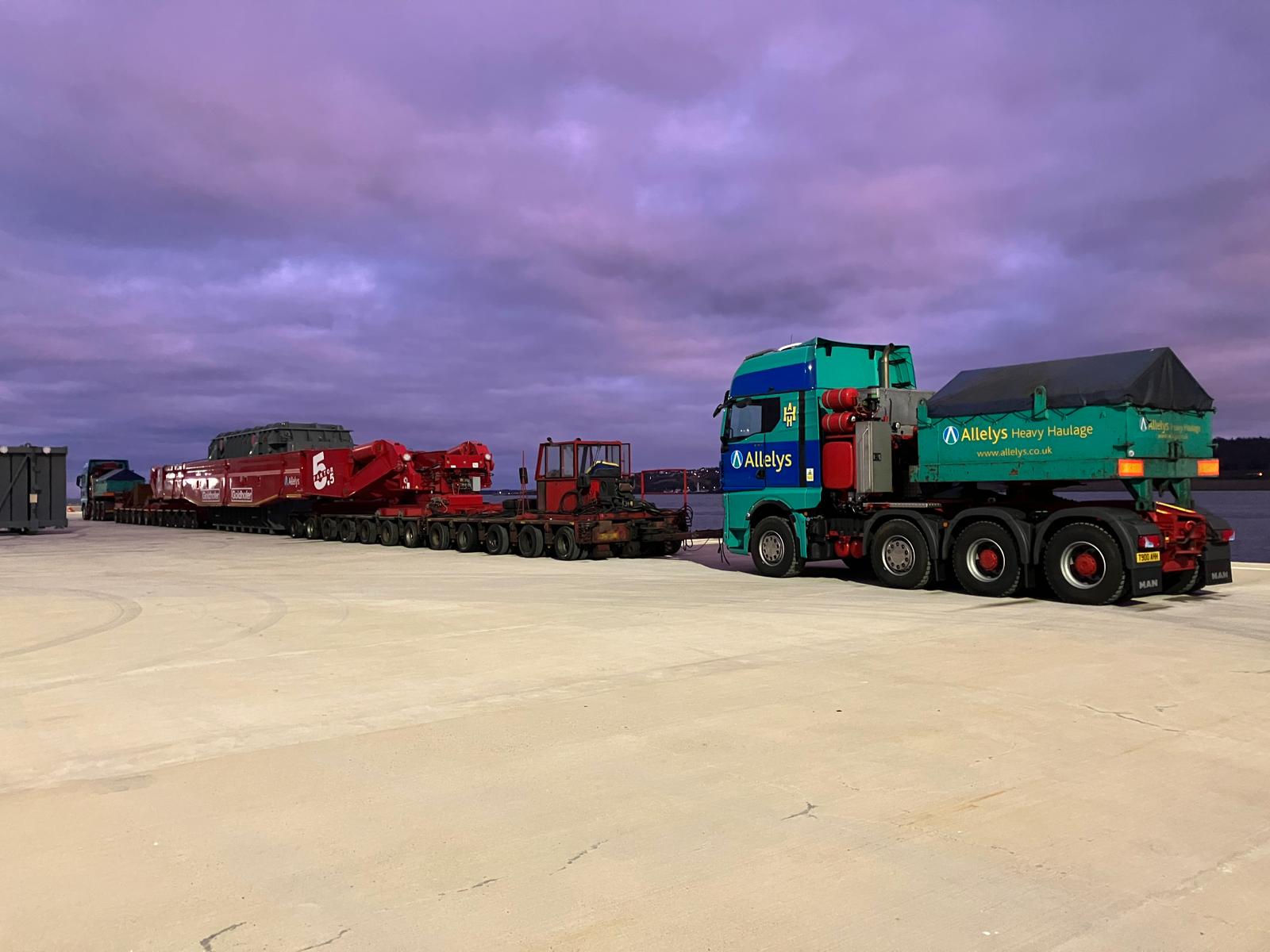 A heavy haulage vehicle and trailer.