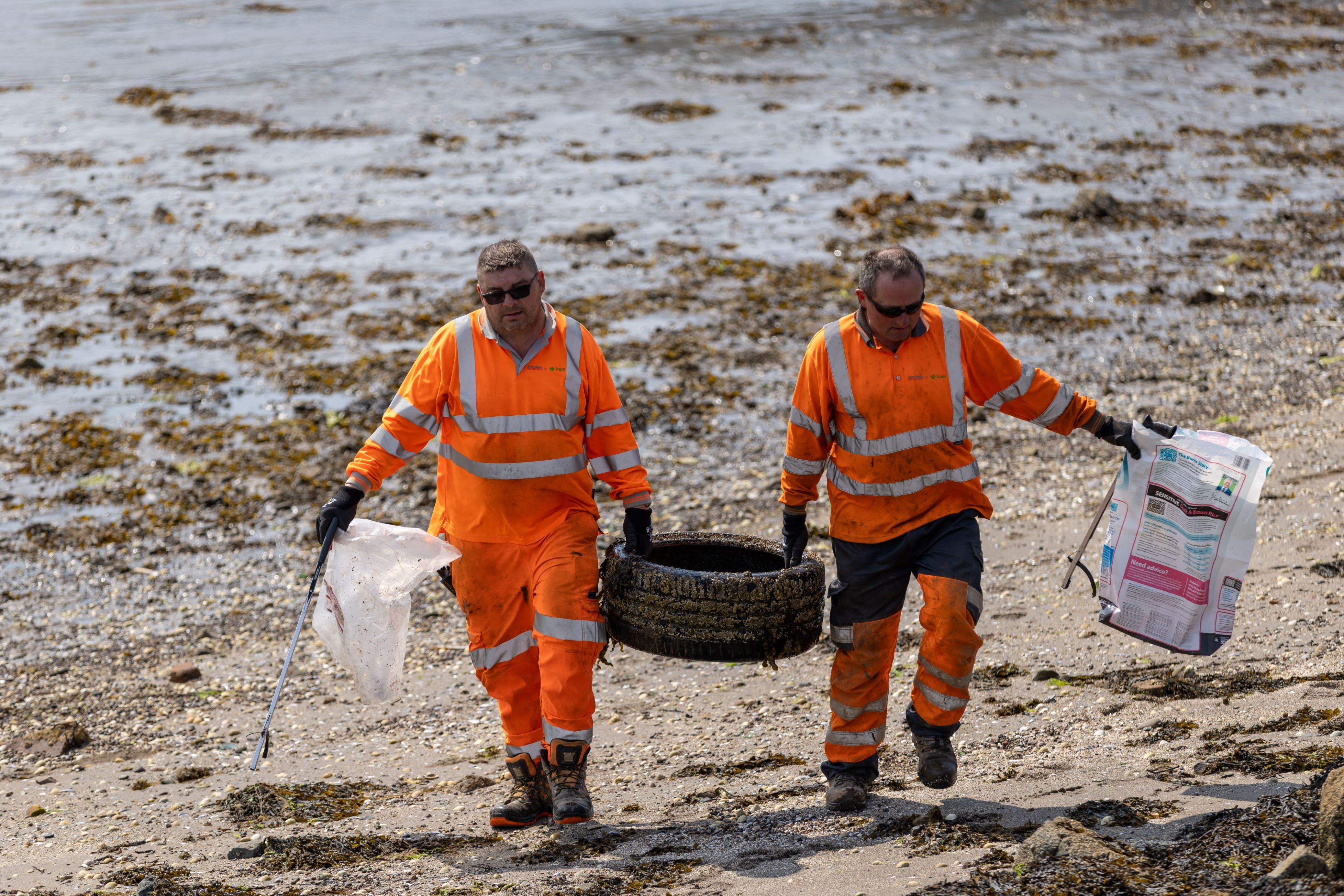 2. SSEN Transmission_Over 185kg of litter was collected by the volunteers, including several tyres!_Pic credit BAM.jpg