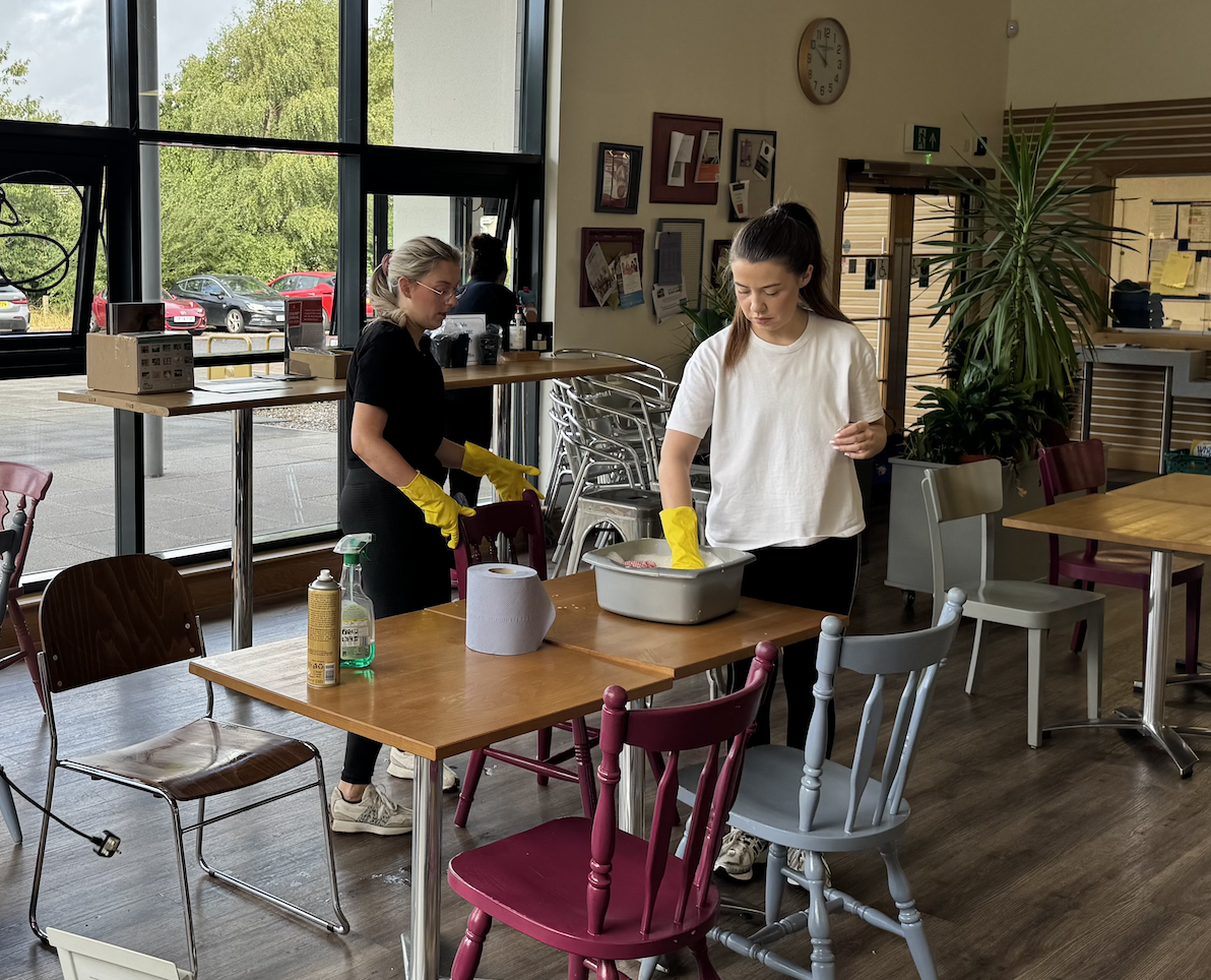 Image shows SSEN Transmission colleagues volunteering in Madoch Centre cafe