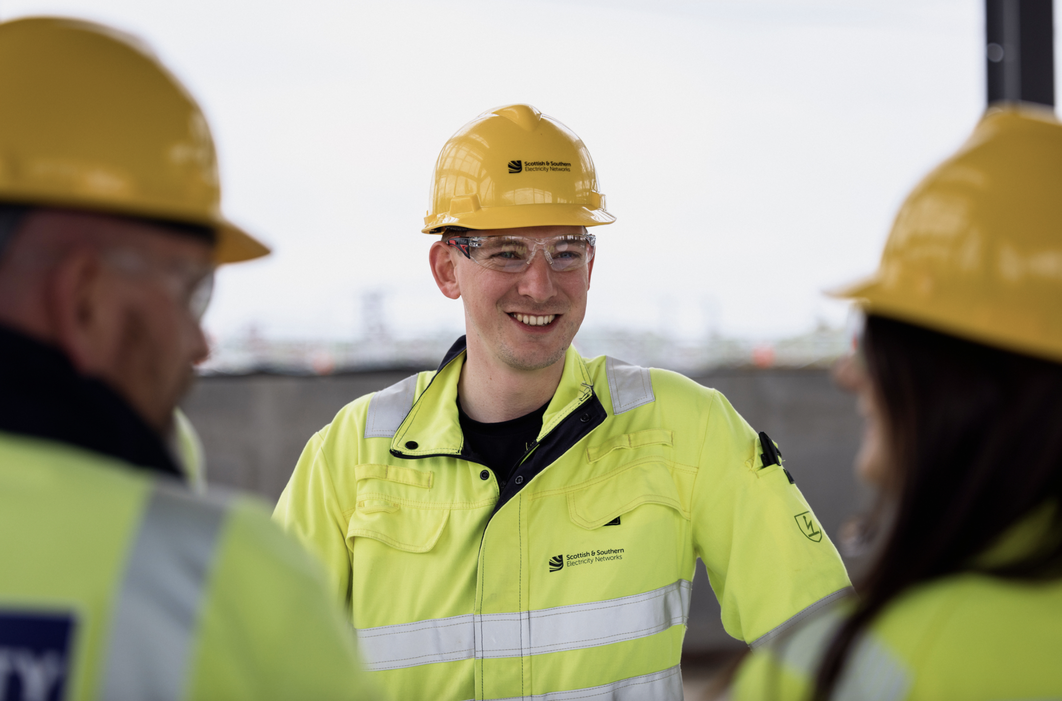 Image of SSEN Transmission employee in PPE onsite 
