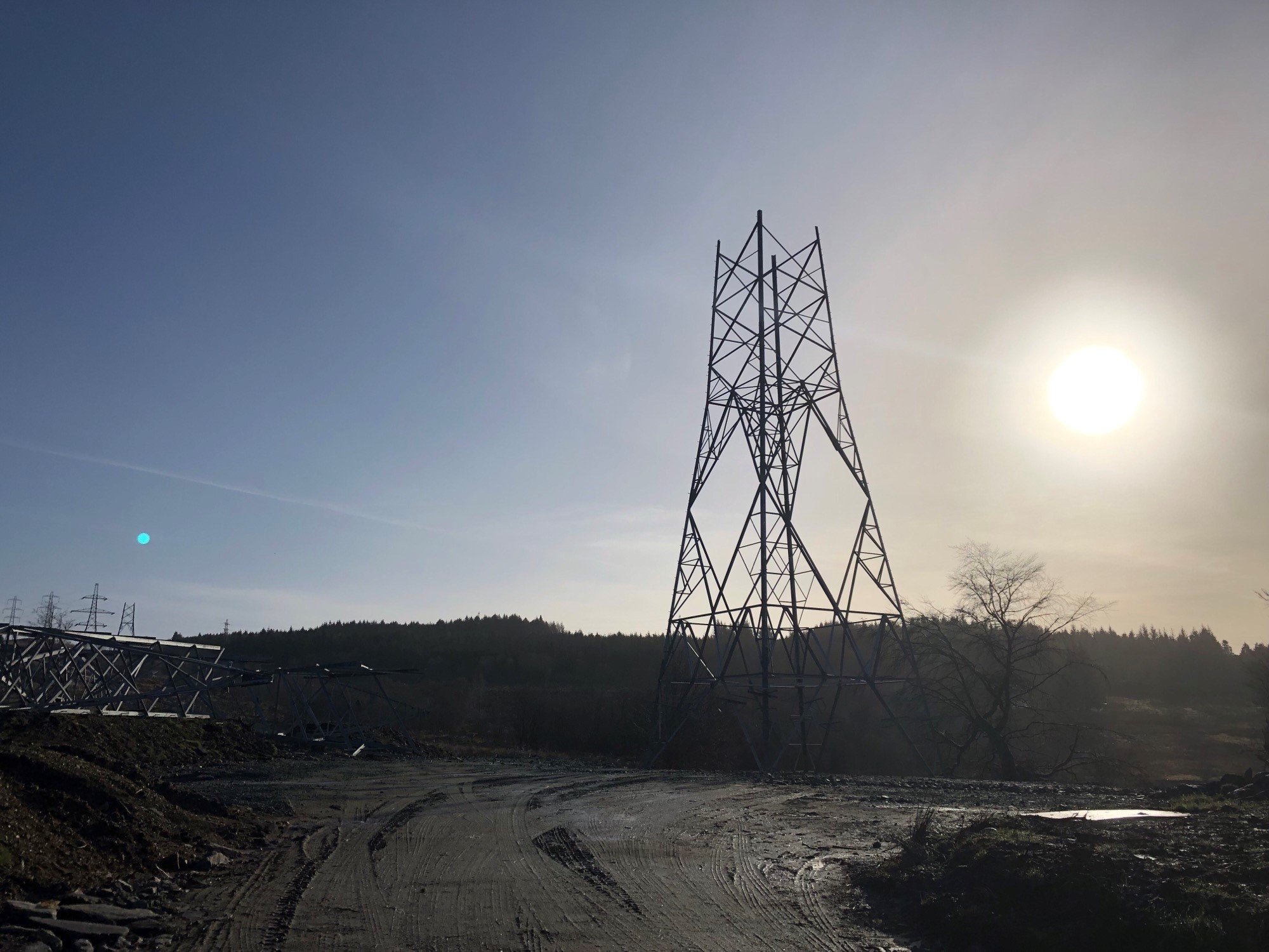 ssen-transmission_phase-two-towers-being-installed_1.jpg