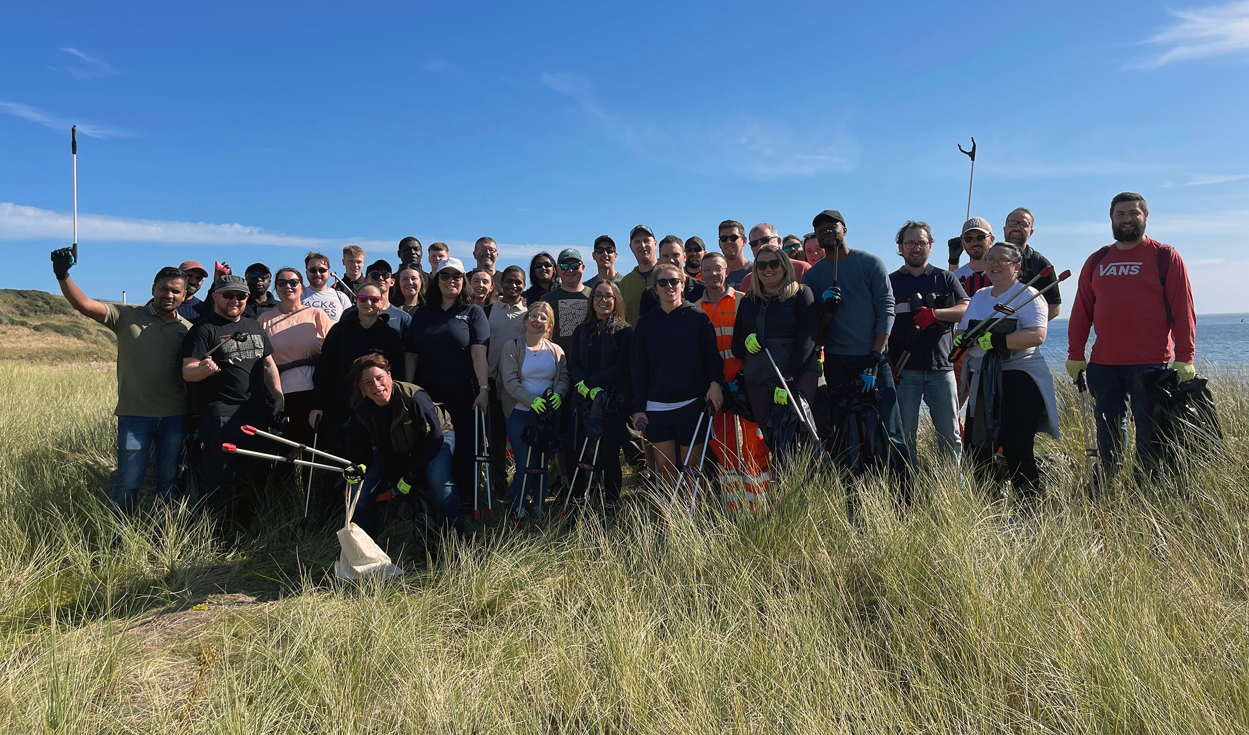 Image shows 50 volunteers from SSEN Transmission, National Grid, and their contract partners for the Eastern Green Link 2 (EGL2) project rolled up their sleeves last week to take part in a hugely successful simultaneous beach clean at either end of the UK’s biggest ever electricity transmission project.