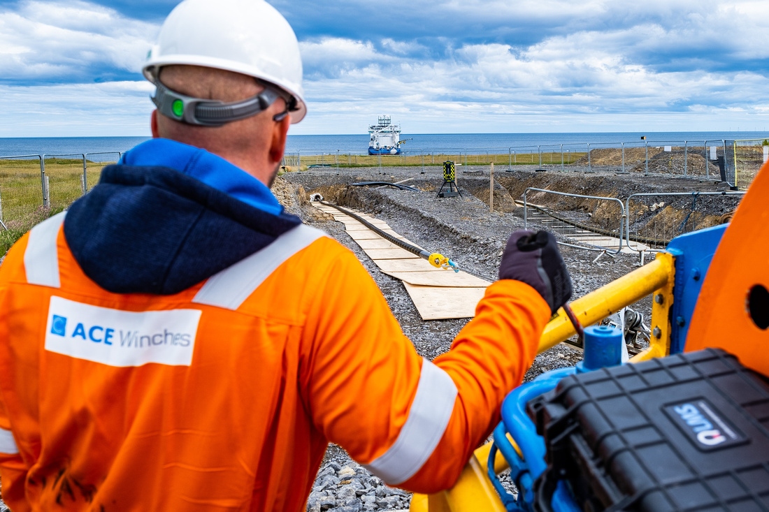 1_ssen-transmission_the-first-hvdc-cable-makes-landfall-at-noss-head-from-nkt-victoria.jpg
