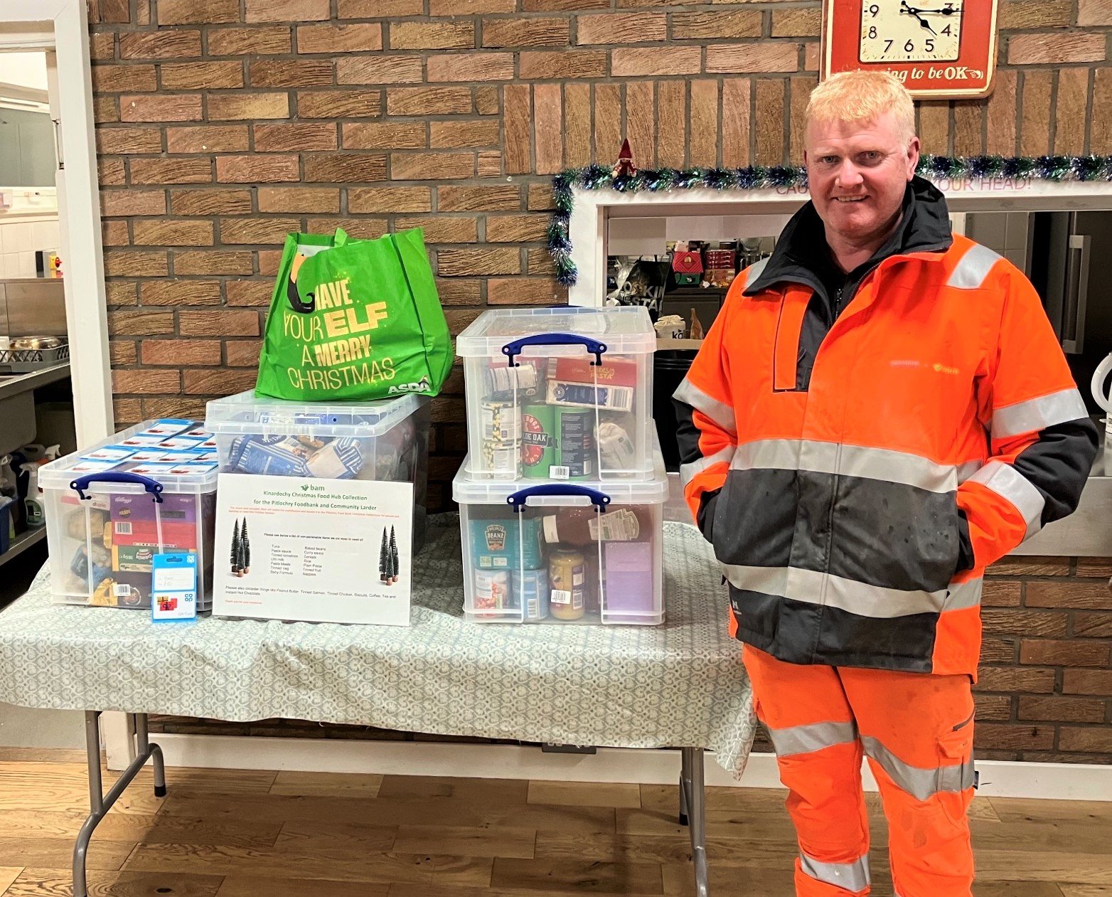 SSEN Transmission_Foodbank donations from Kinardochy project team were delivered by BAM Nuttall's John Brenan.jpeg